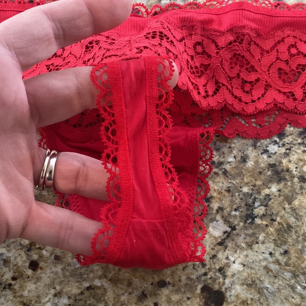 NWT Victoria’s Secret body by Victoria red thong - Picture 7 of 8